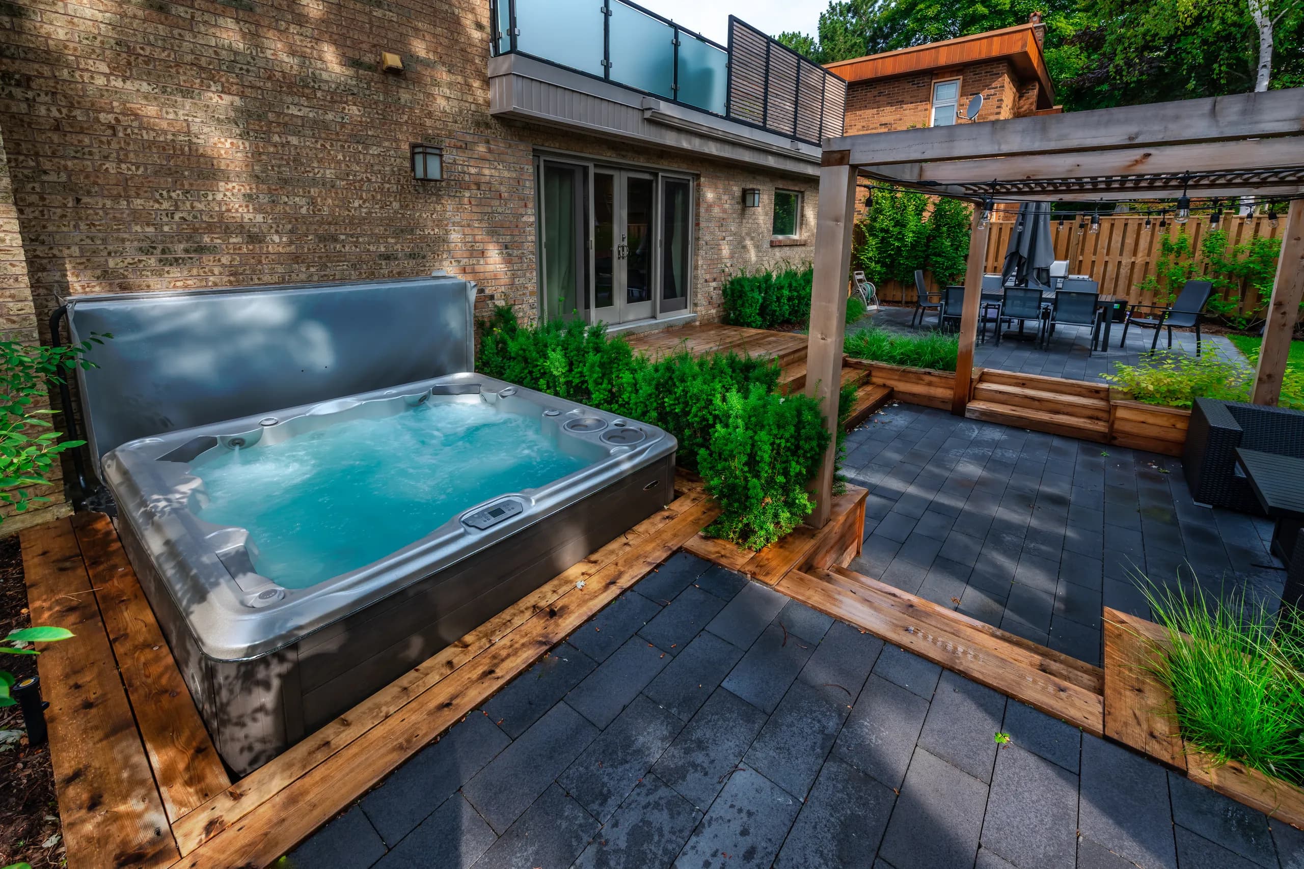 Hot Tub Buyer's Guide 2025: How to Choose